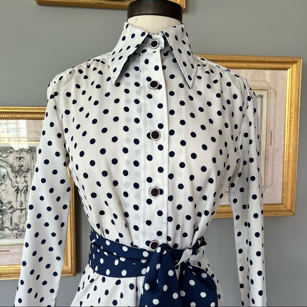 GORGEOUS VINTAGE navy and white poka dot button dress.